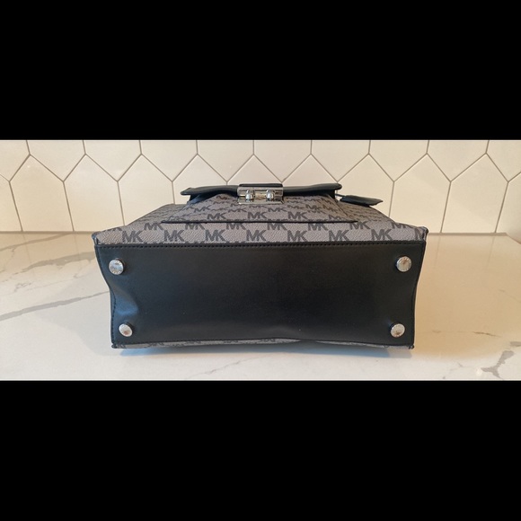 Michael Kors Bridgette black handbag - Picture 5 of 10